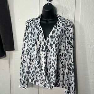 Giani Bini Gray Animal Print Women’s Faux Wrap  Top Size Small EUC